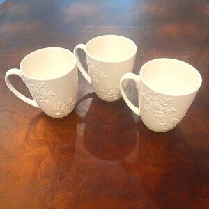 NWOT La Rochelle 3D Snowflake Christmas Mugs Fine Porcelain Mugs Set of 3
